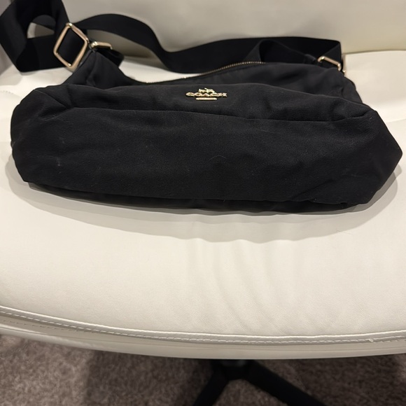Coach Vintage black crossbody bag gold accent - Picture 3 of 8